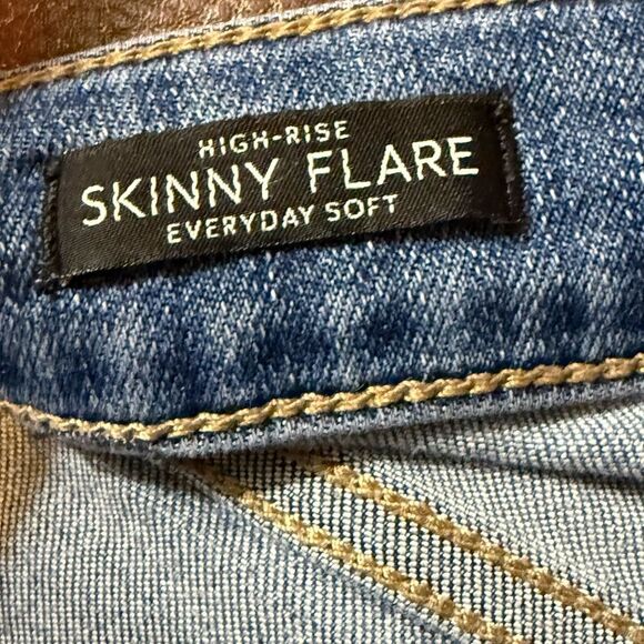 White House Black Market size 8 short high rise skinny flare super soft jeans - Picture 7 of 9